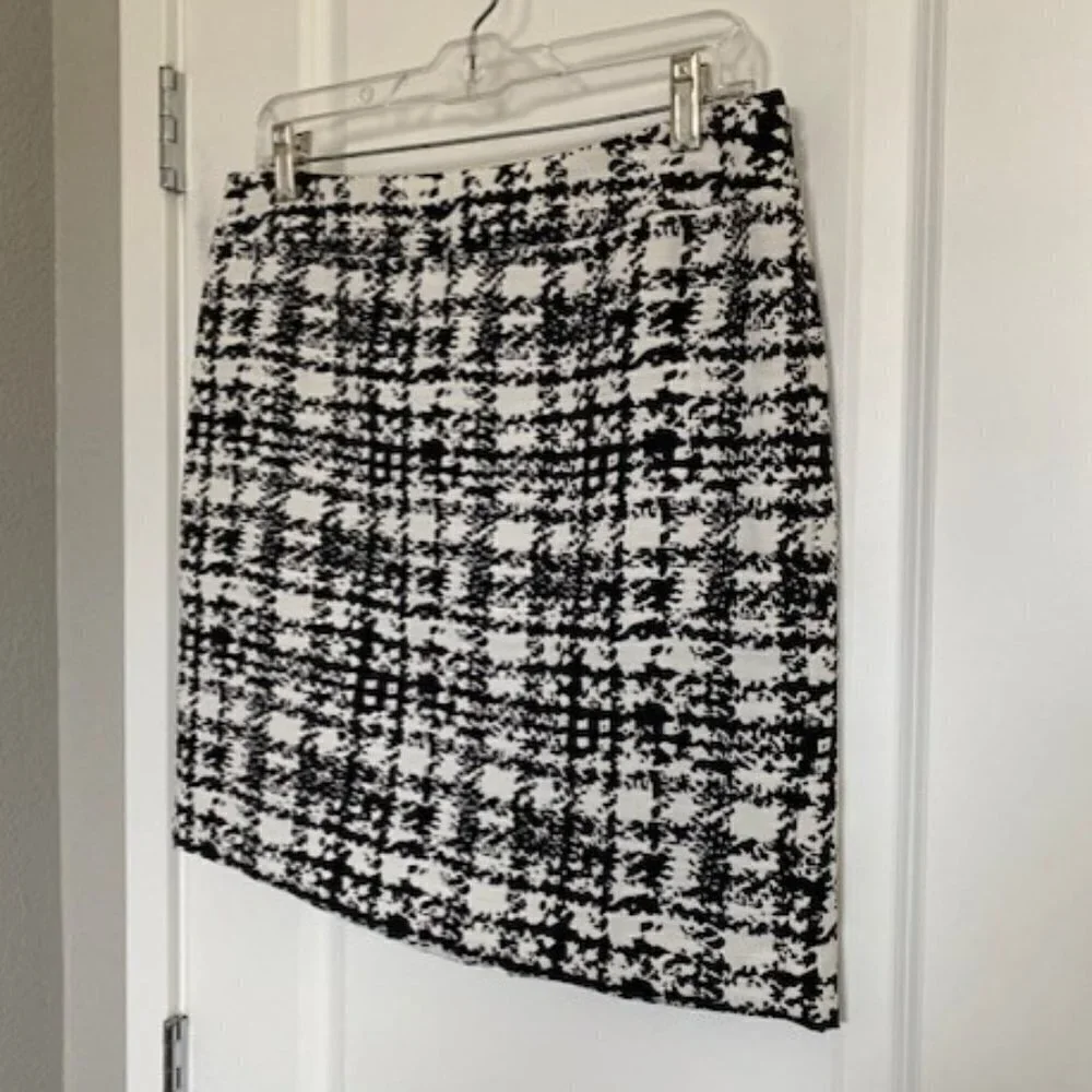 ANN TAYLOR Graphic Print Black White Mini Skirt 6 Petite - Picture 5 of 13